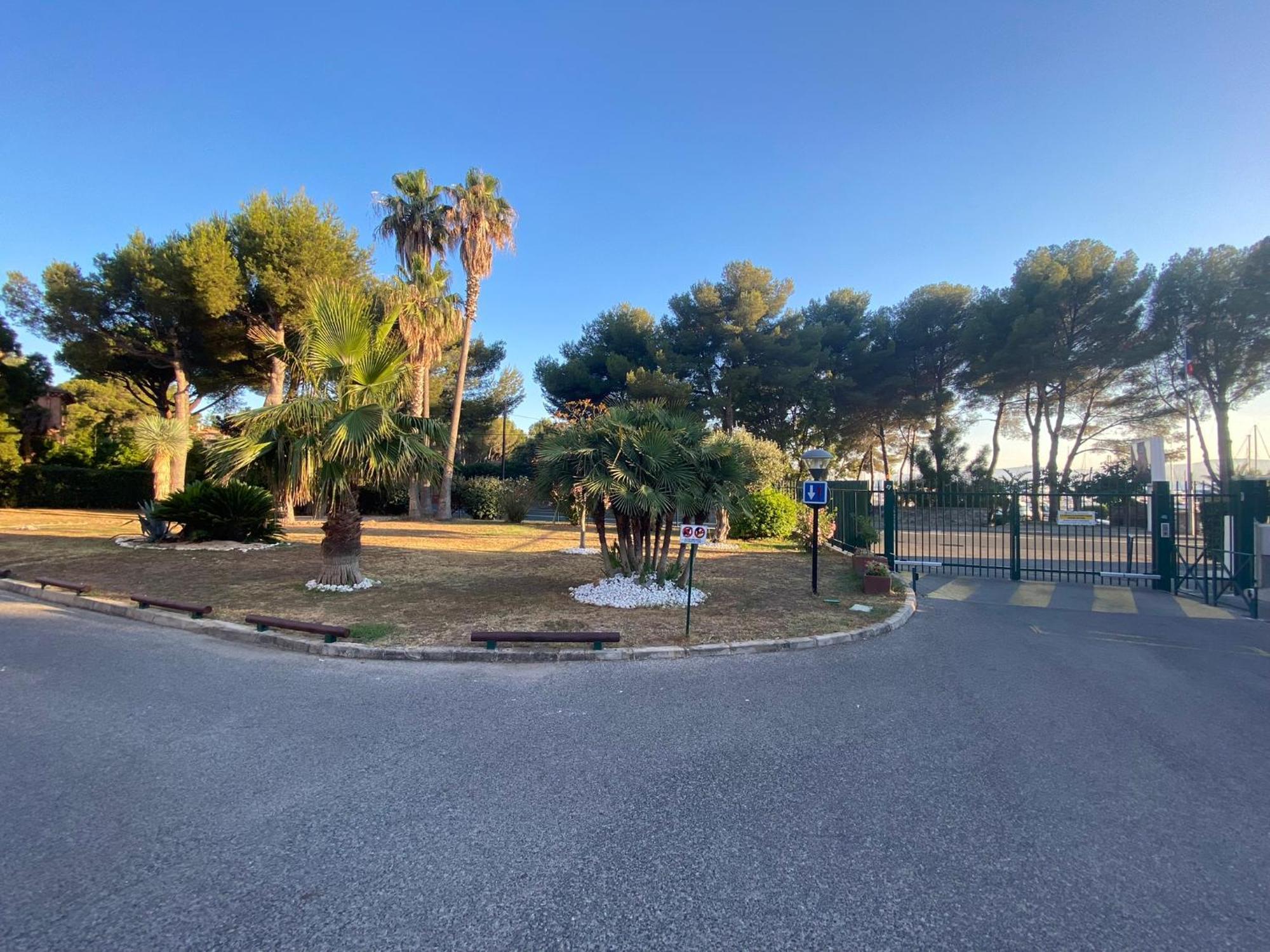 Appartement Face Mer Et Port Santa Lucia Climatise Et Wifi Сен-Рафаель Екстер'єр фото